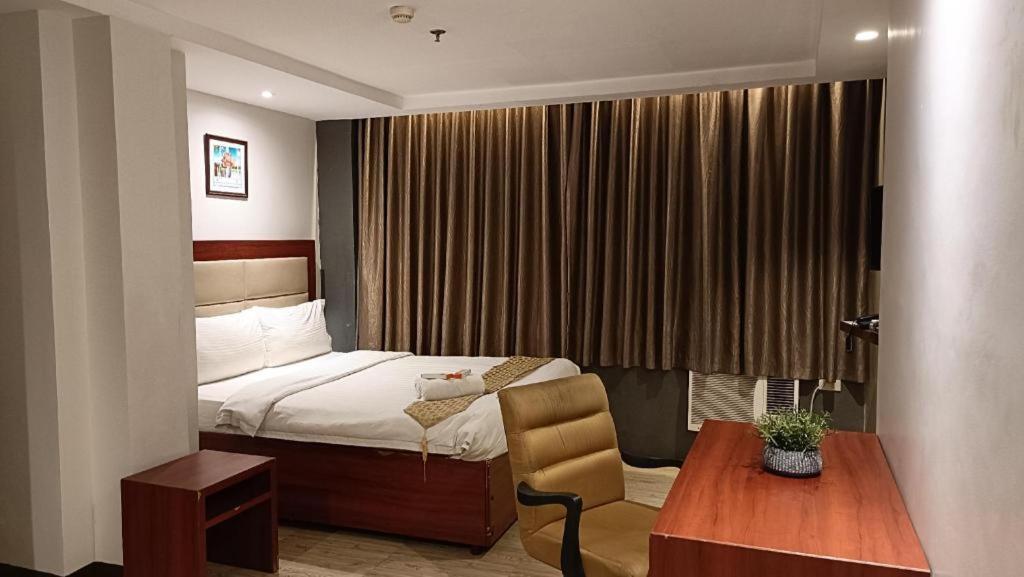 Cherry Midtown Hotel Olongapo Exterior photo