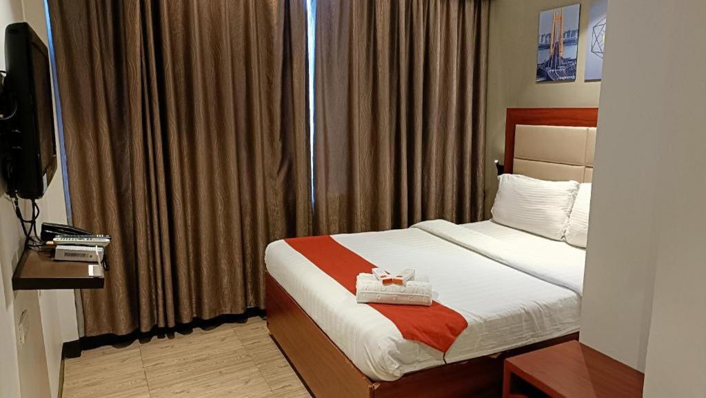 Cherry Midtown Hotel Olongapo Exterior photo