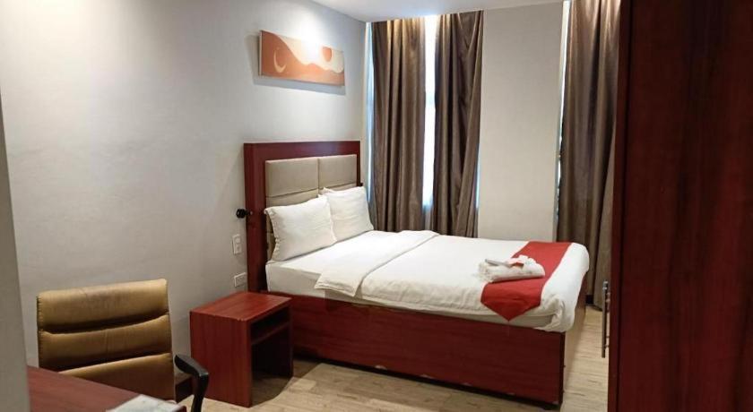 Cherry Midtown Hotel Olongapo Exterior photo