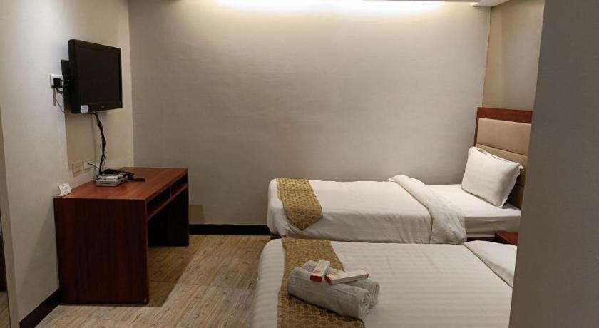 Cherry Midtown Hotel Olongapo Exterior photo