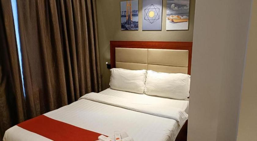 Cherry Midtown Hotel Olongapo Exterior photo