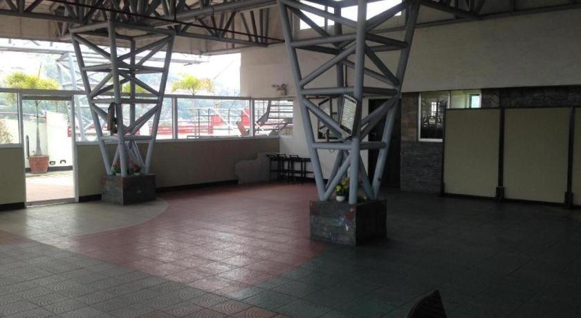 Cherry Midtown Hotel Olongapo Exterior photo